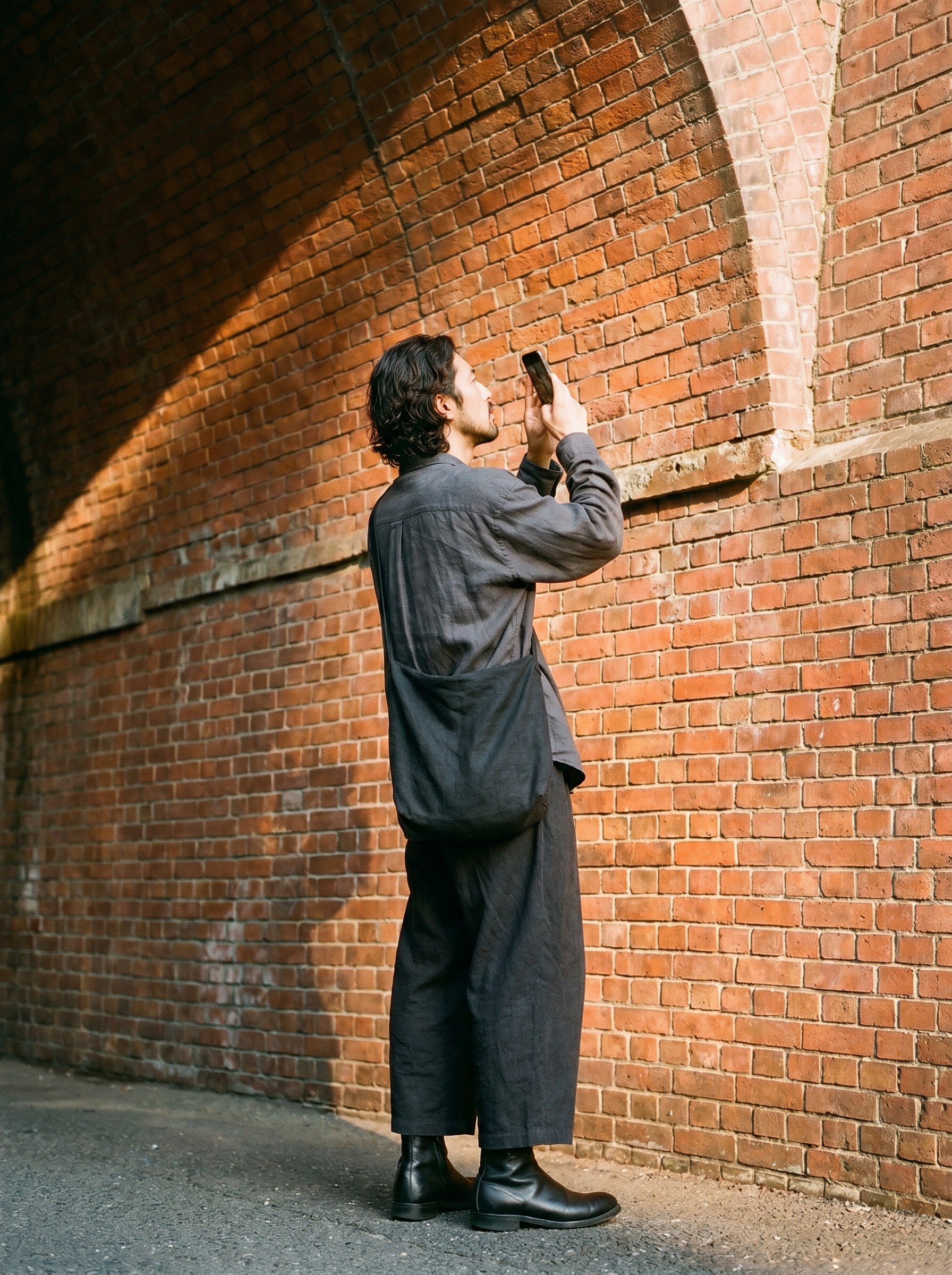 Hibiya Okuroji, documenting